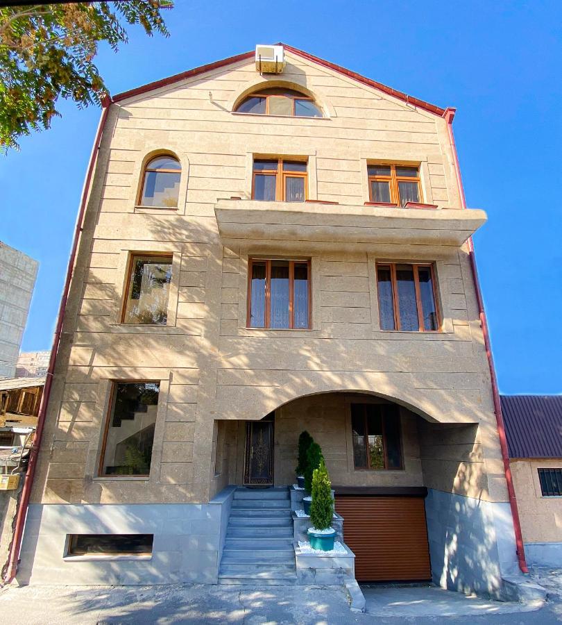 Shirbakyan Hostel Yerevan Bagian luar foto